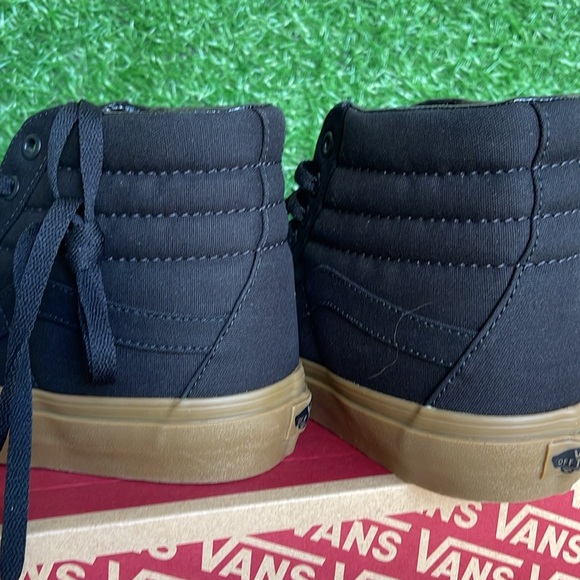 Vans Men’s Sk8-Hi Reissue (Canvas Gum) Black/Lghtgm
VN0A2XSBL0D
Sneakers - Picture 15 of 16